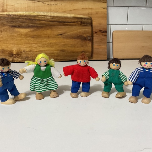 MELISSA & DOUG Dollhouse Dolls Wooden Family Set 5 Miniature Bendable - Picture 1 of 5